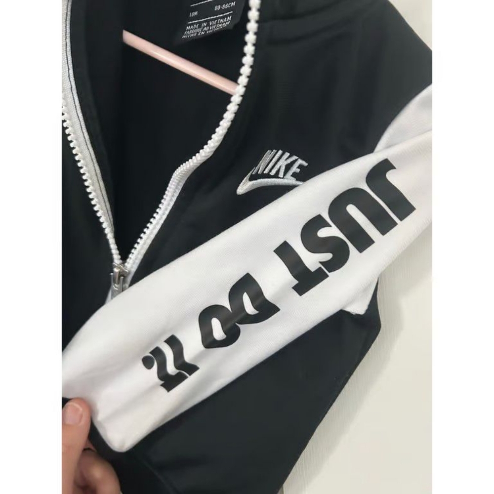 Nike Youth Black & White Track Jacket Size 4 XS Just Do It Logo On Sleeve - Picture 5 of 5